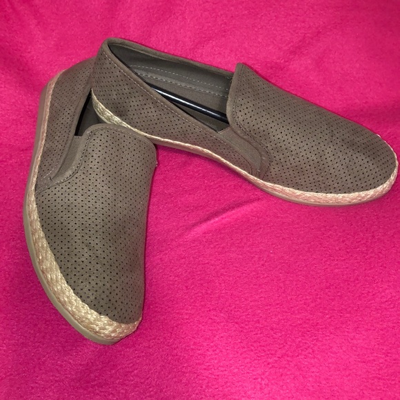 NEW! Women’s ESPRIT Erika Perf Shoe - Picture 2 of 7